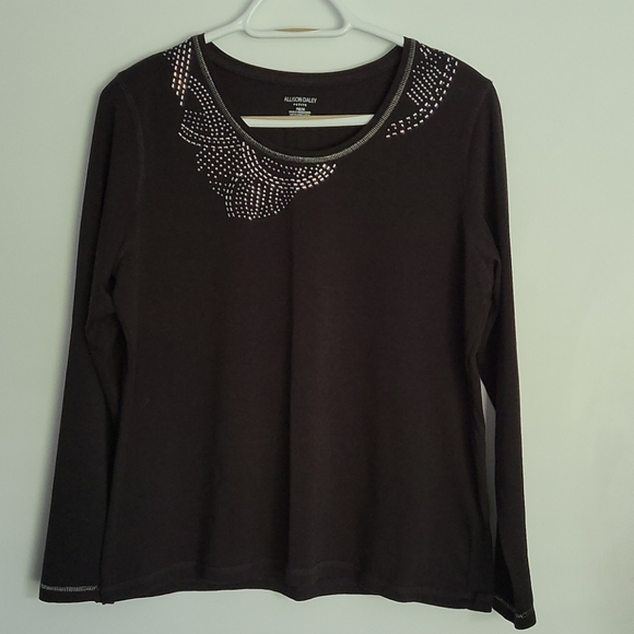 🔥3/$15 Allison Daley black tee - Picture 2 of 5